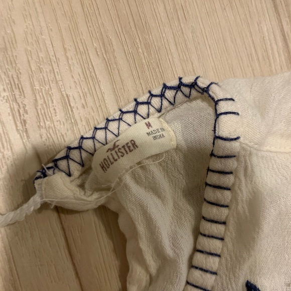 Hollister summer top floral - Picture 2 of 2